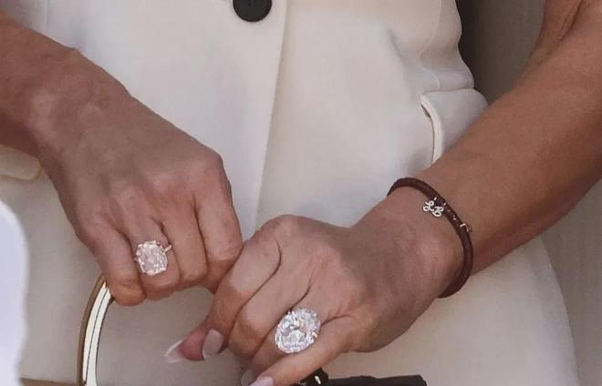 余年世界首富比尔·盖茨跌出彭博富豪榜前十AG真人一夜“蒸发”510亿美元?当了十(图4) 余年世界首富比尔·盖茨跌出彭博富豪榜前十AG真人一夜“蒸发”510亿美元?当了十(图4)