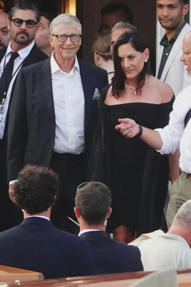 余年世界首富比尔·盖茨跌出彭博富豪榜前十AG真人一夜“蒸发”510亿美元?当了十(图13) 余年世界首富比尔·盖茨跌出彭博富豪榜前十AG真人一夜“蒸发”510亿美元?当了十(图13)